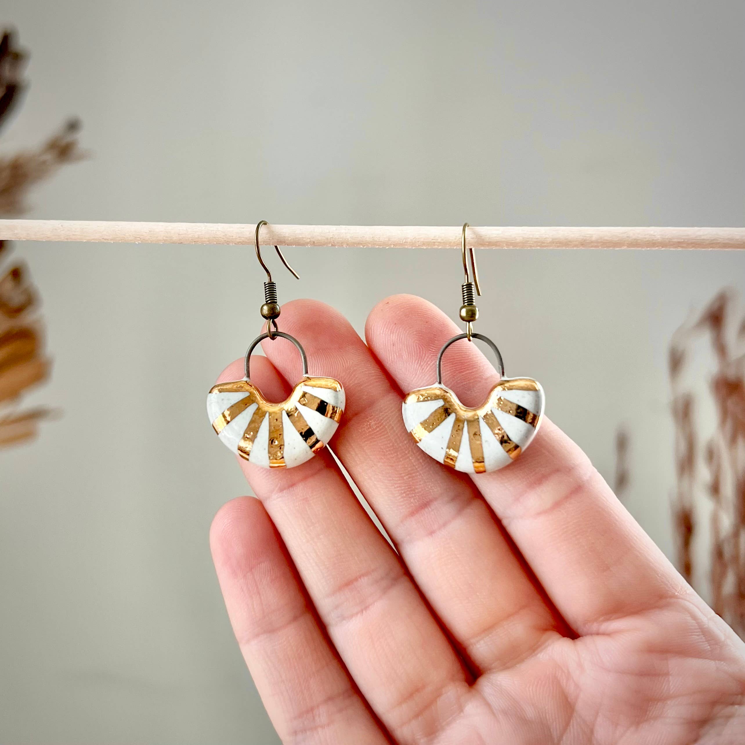 White & Gold Fan Earrings 