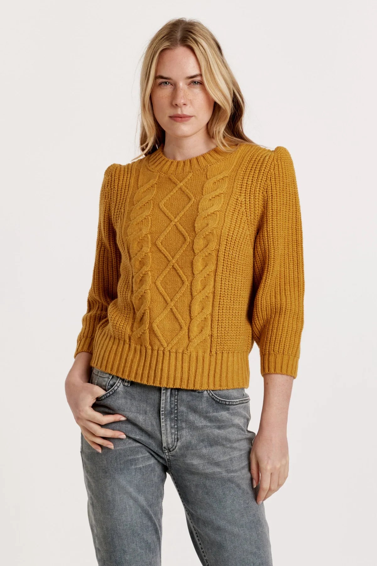 PRIYA SWEATER