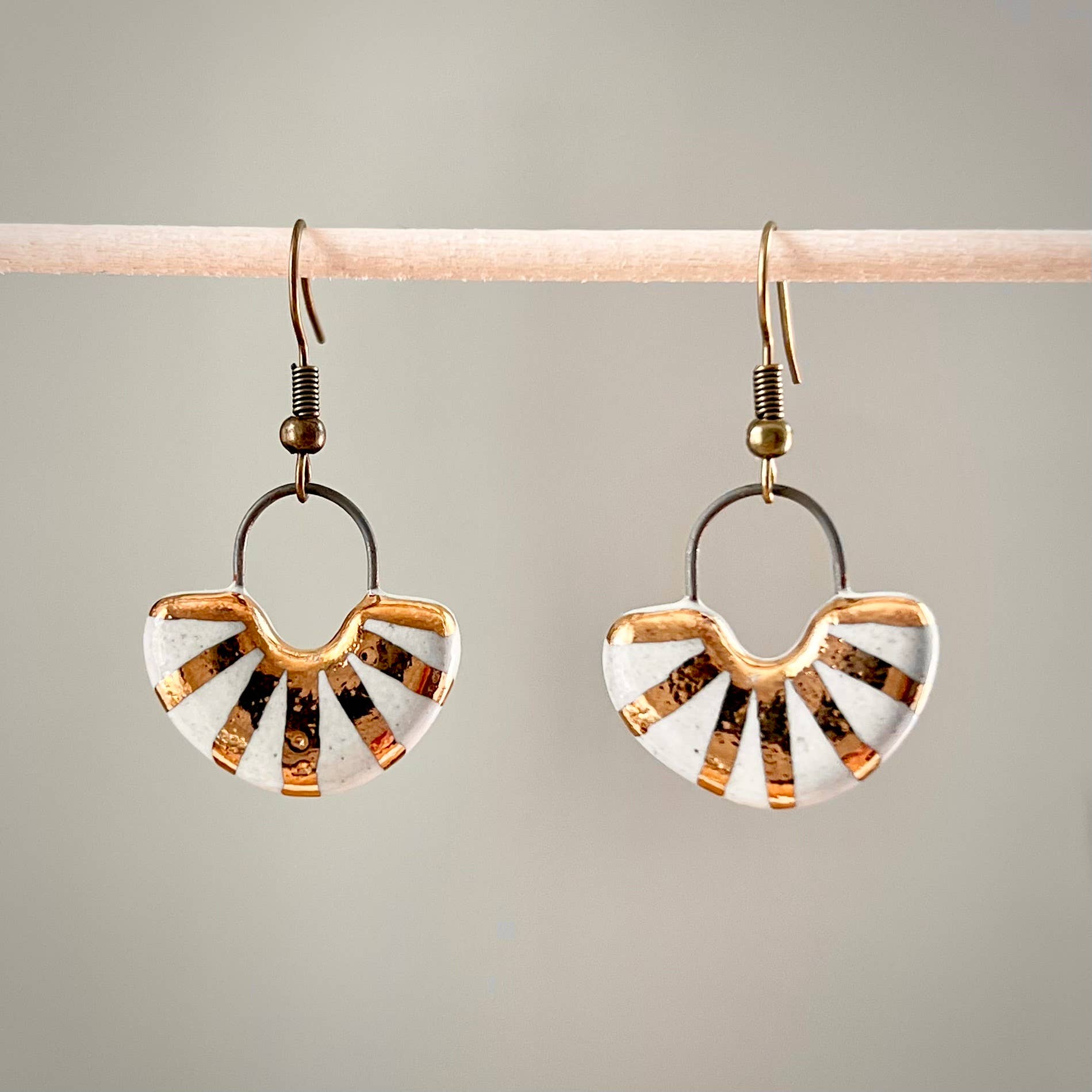 White & Gold Fan Earrings 