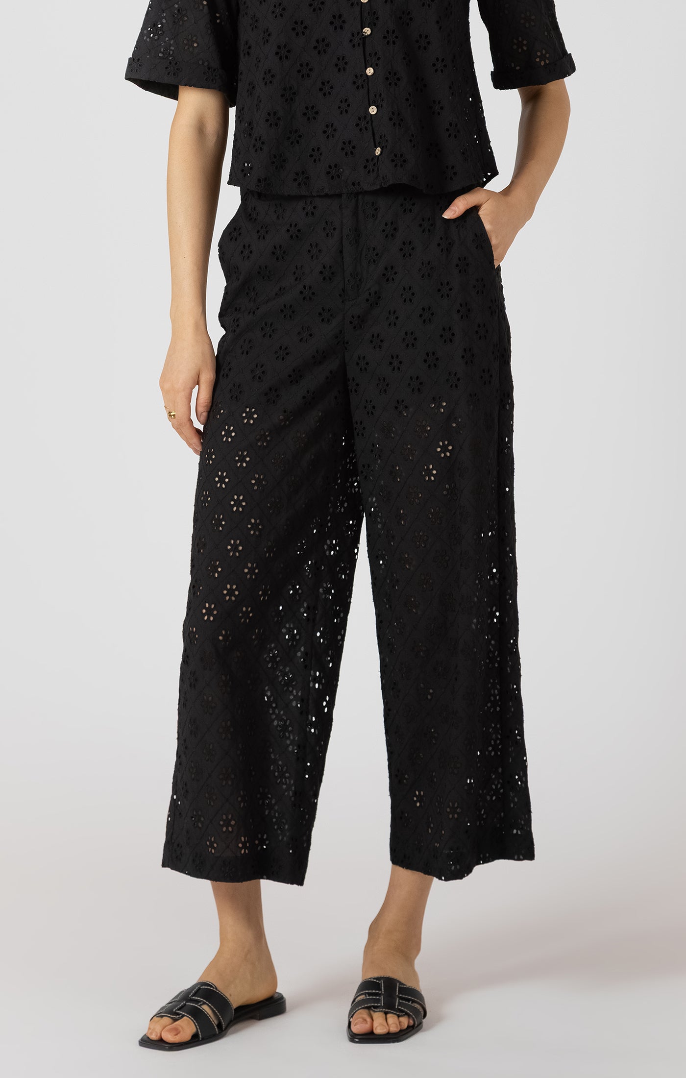 Cutwork Cropped Trouser