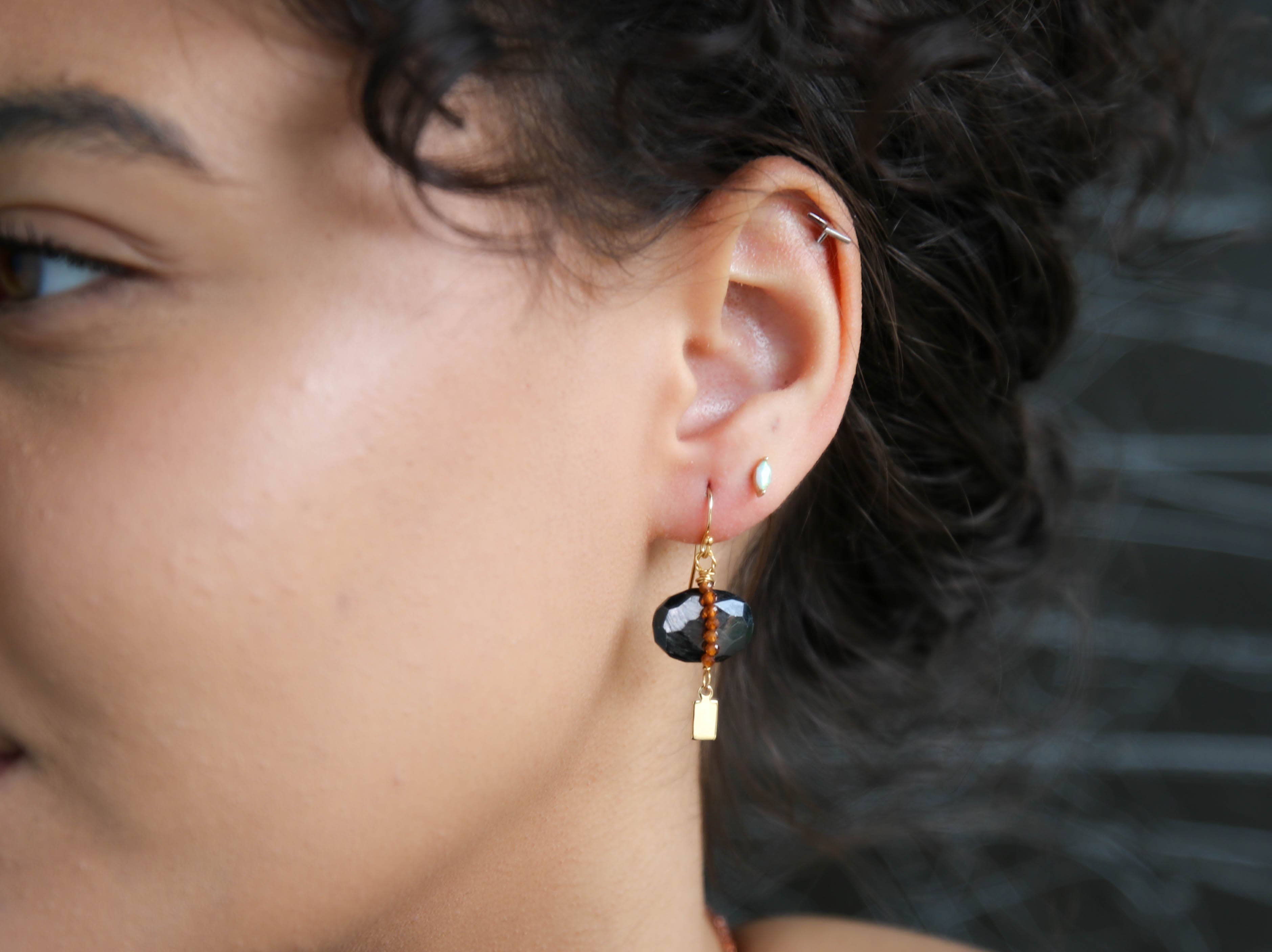 Solo Earrings Black Spinel
