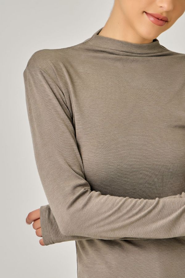 Modal Essential Top