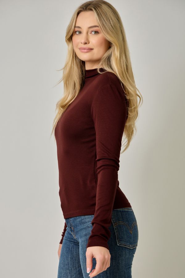 Modal Essential Top