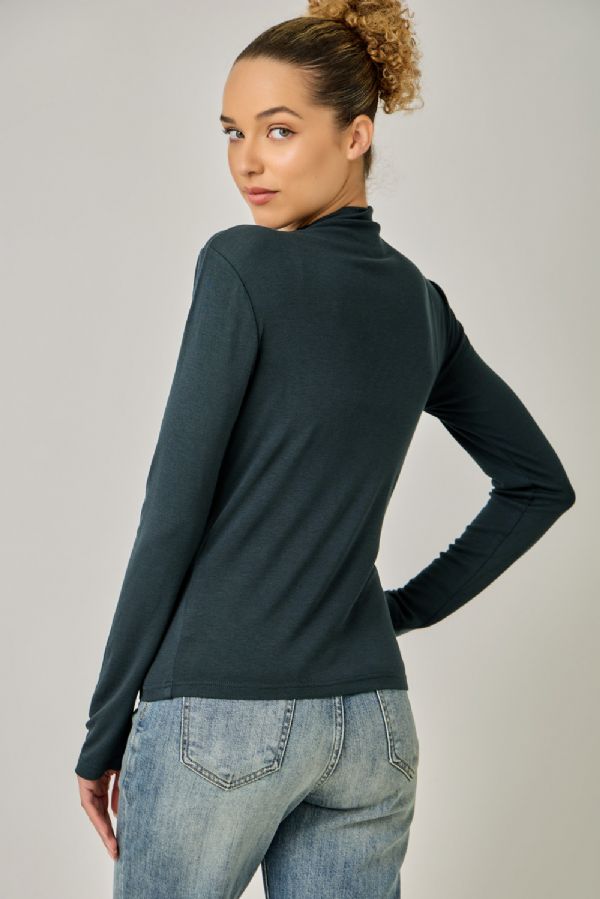 Modal Essential Top