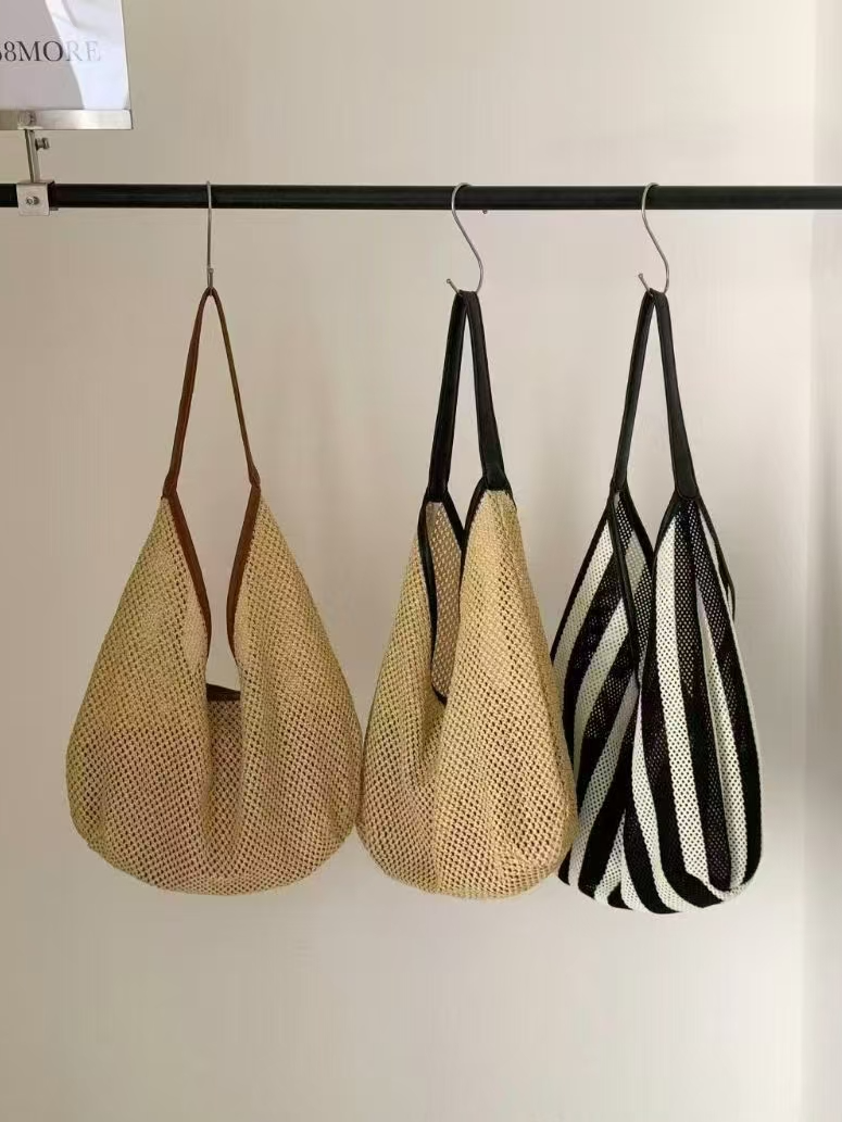 Straw Shoulder Bag w/Pouch