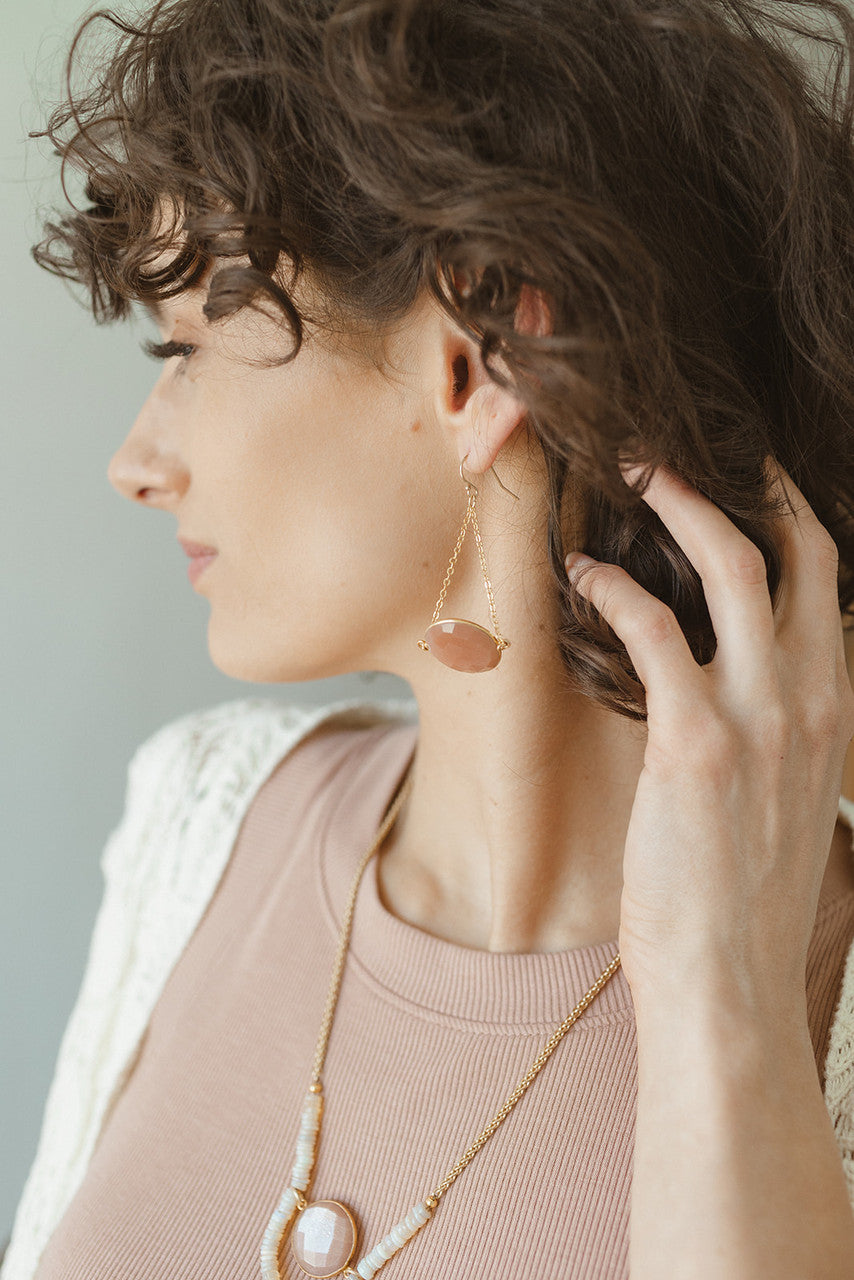 Heather Kahn Sinuous Necklace Peach Moonstone