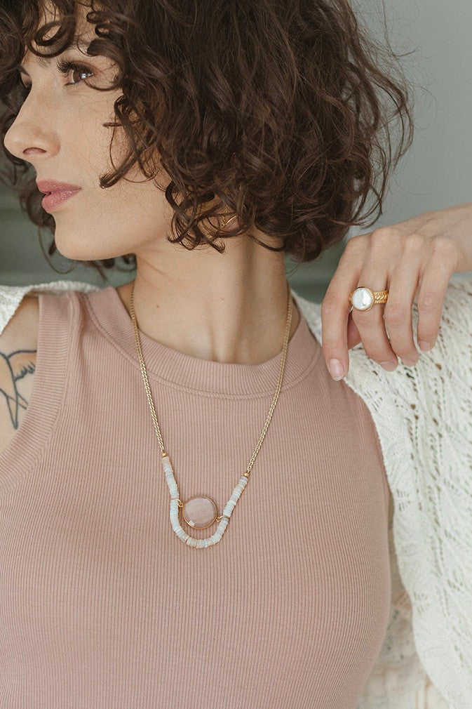 Heather Kahn Sinuous Necklace Peach Moonstone