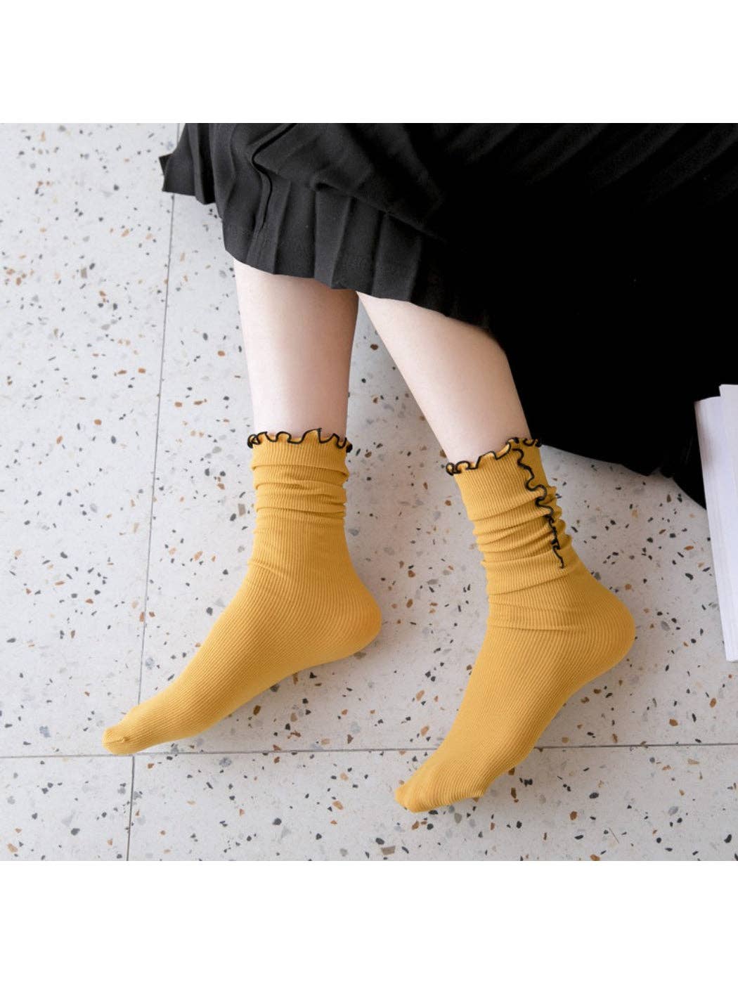 Ribbed Lettuce Edge Solid Socks