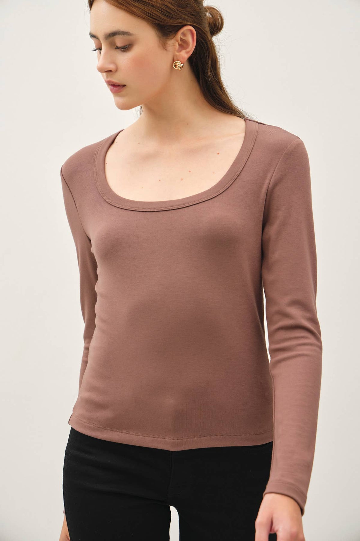 SCOOP NECK LONG SLEEVE TOP