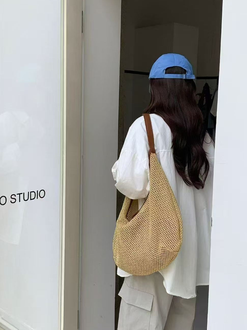 Straw Shoulder Bag w/Pouch